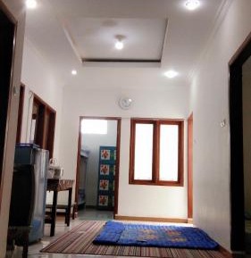 Single Room with Shared Bathroom