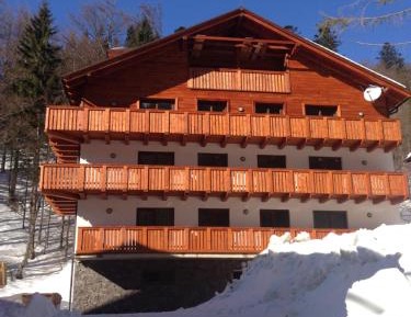 Apartment with Mountain View