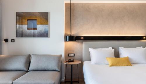 Classic Room - Sharing Pool (Up to 3 Adults)