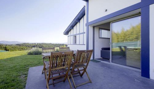 Apartment with Garden View
