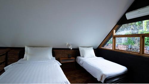 Deluxe Suite with Valley View