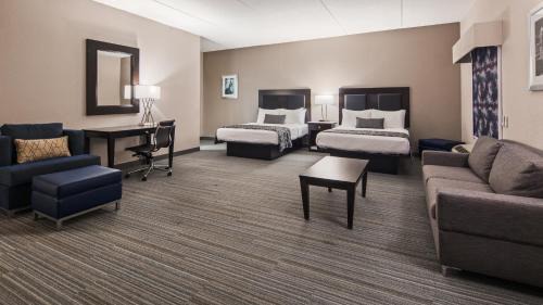 Queen Suite with Two Queen Beds - Mobility Accessible