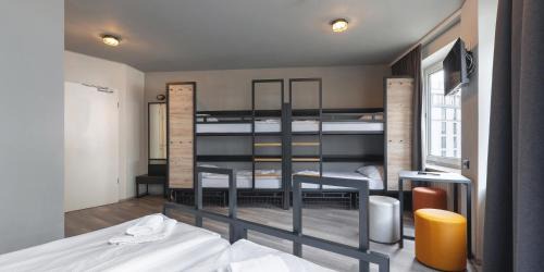Family Room (2 Adults + 2 Children)
