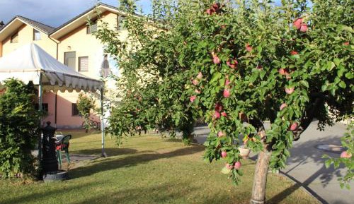 Apartment with Garden View