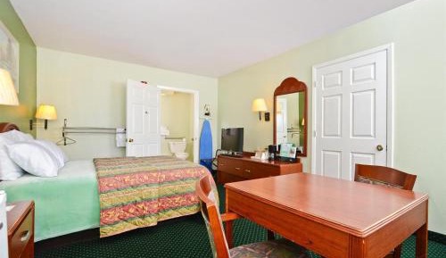 Standard King Room - Non-Smoking 