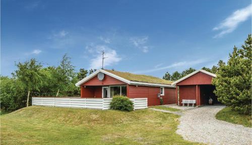 Three-Bedroom Holiday Home 