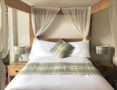 Deluxe Double Four Poster Room with Shower