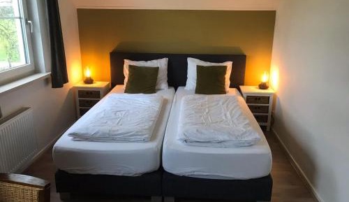 Standard Twin Room with Shared Bathroom