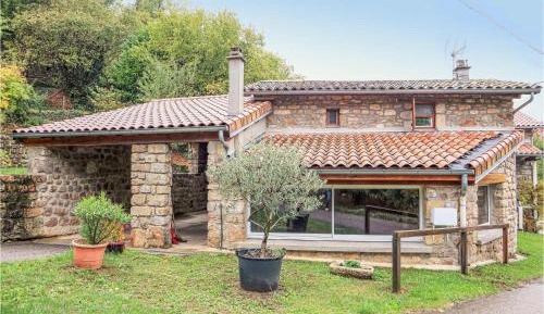 One-Bedroom Holiday Home