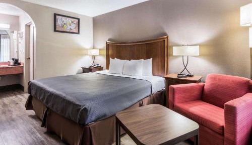 Standard King Room with Sofa Bed - Smoking