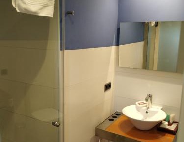 Deluxe One-Bedroom Apartment