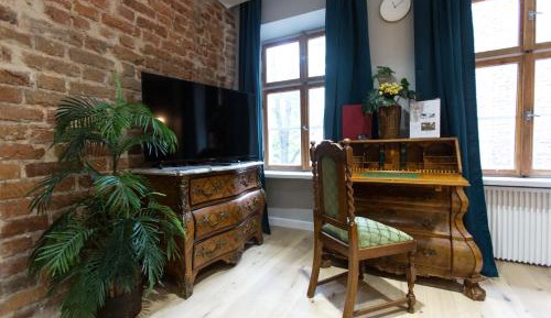 Apartment with Garden View