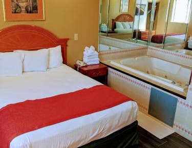 Queen Room with Spa Bath
