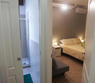 Large Double or Twin Room with Private Bathroom