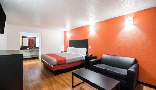 Deluxe King Room - Non-Smoking