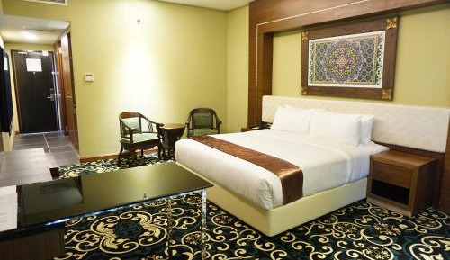 Deluxe King Room