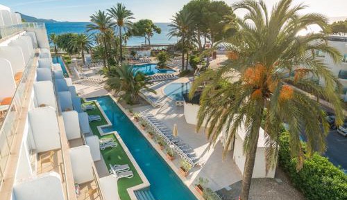 One-Bedroom Apartment with Sea View