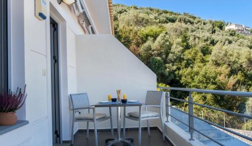 Apartment with Balcony and Sea View