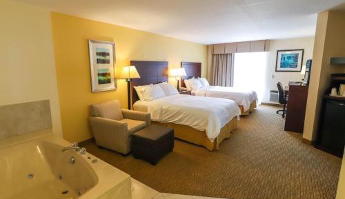 Queen Room with Two Queen Beds with Spa Bath -Beach View