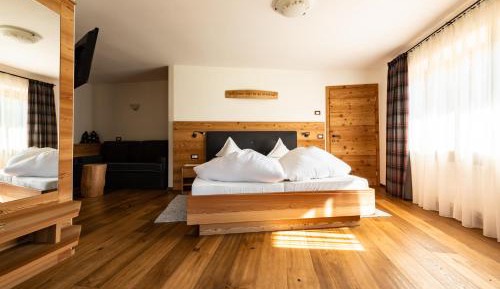 Deluxe Double Room with Balcony Southside