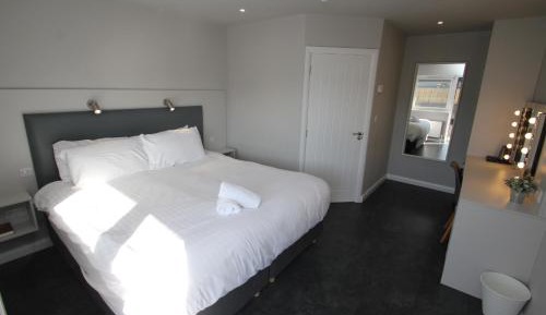 Double or Twin Room with Private Bathroom