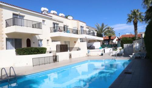 Apartment with Pool View 