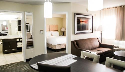 One-Bedroom Queen Suite