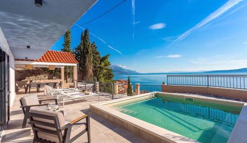 Villa with Sea View