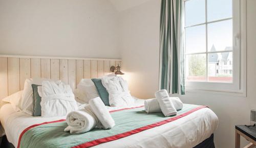 Three-Bedroom Duplex House (8 People)