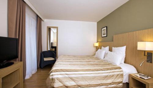 Two-Bedroom Suite (6 people)