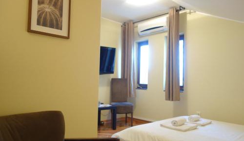 Standard Queen Room