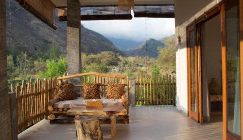 Apartment with Mountain View