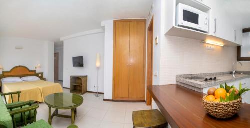 Studio (2 Adults)