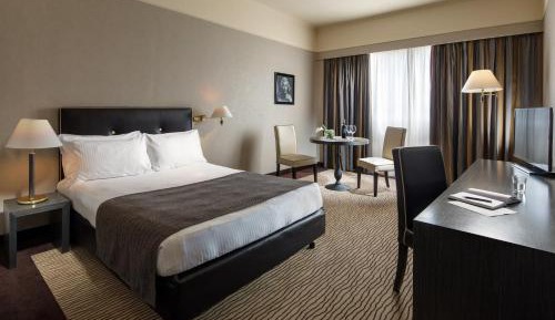 Standard Queen Room