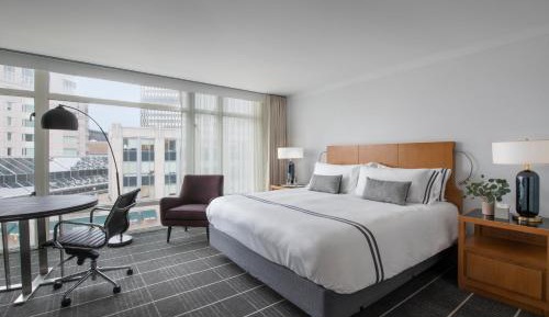 Premier Deluxe King Room