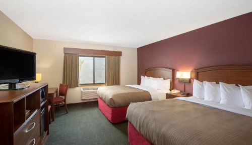 Queen Room with Two Queen Beds - Pet Friendly/Non-Smoking