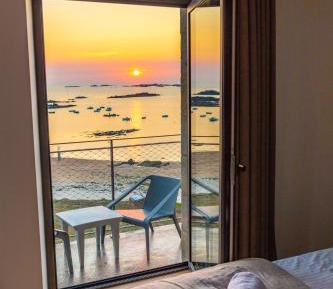 Double Room with Balcony and Sea View