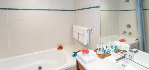 Honeymoon Spa Suite