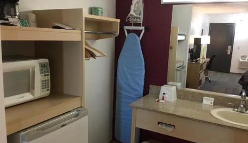 Deluxe King Room - Non-Smoking