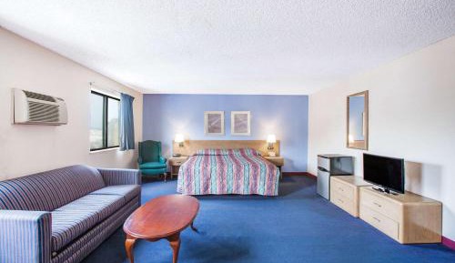 2 Queen Beds. Non-Smoking