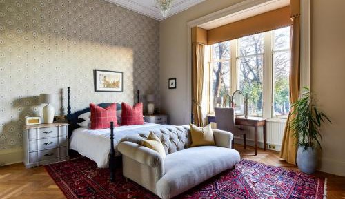 Roseate Junior Room