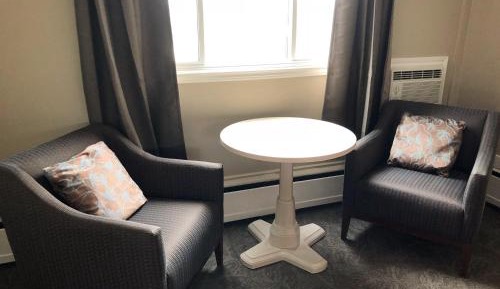 Deluxe Queen Suite