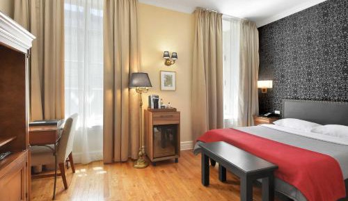 Standard Queen Room