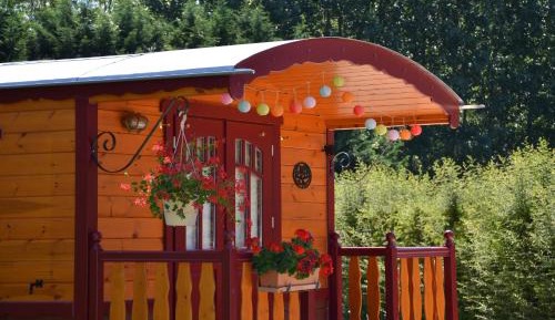 Wooden Caravan (2 People)