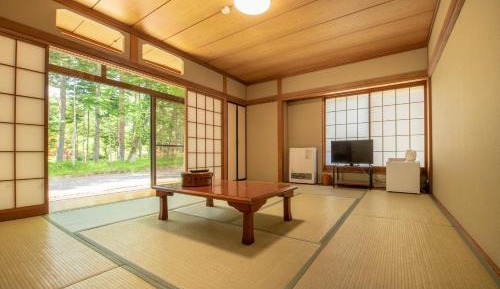 Japanese-Style Family Room