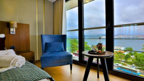 Deluxe Double or Twin Room with Bosphorus View