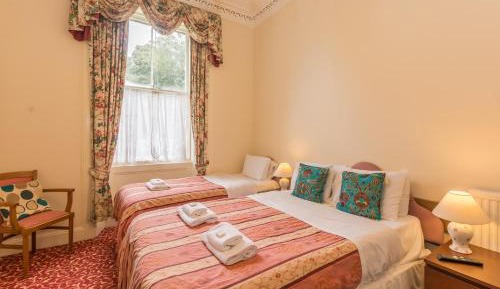 Family Room (3 Adults)