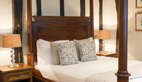 Four Poster Room