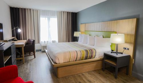 One-Bedroom King Suite - Non-Smoking