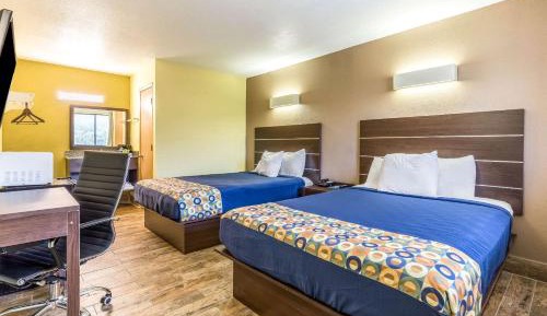 Queen Room with Two Queen Beds - Smoking